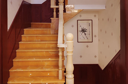 榆林中式别墅室内汉白玉石楼梯的定制安装装饰效果